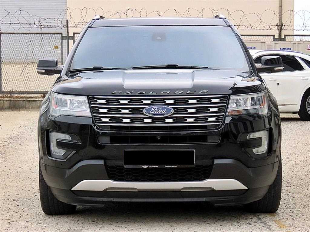 Ford Explorer — photo 01