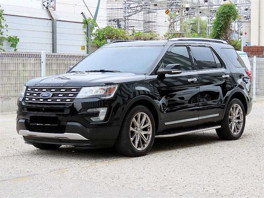 Ford Explorer — photo 02