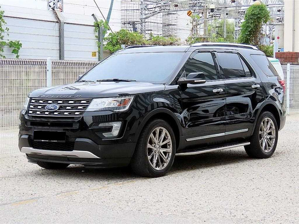 Ford Explorer — photo 02
