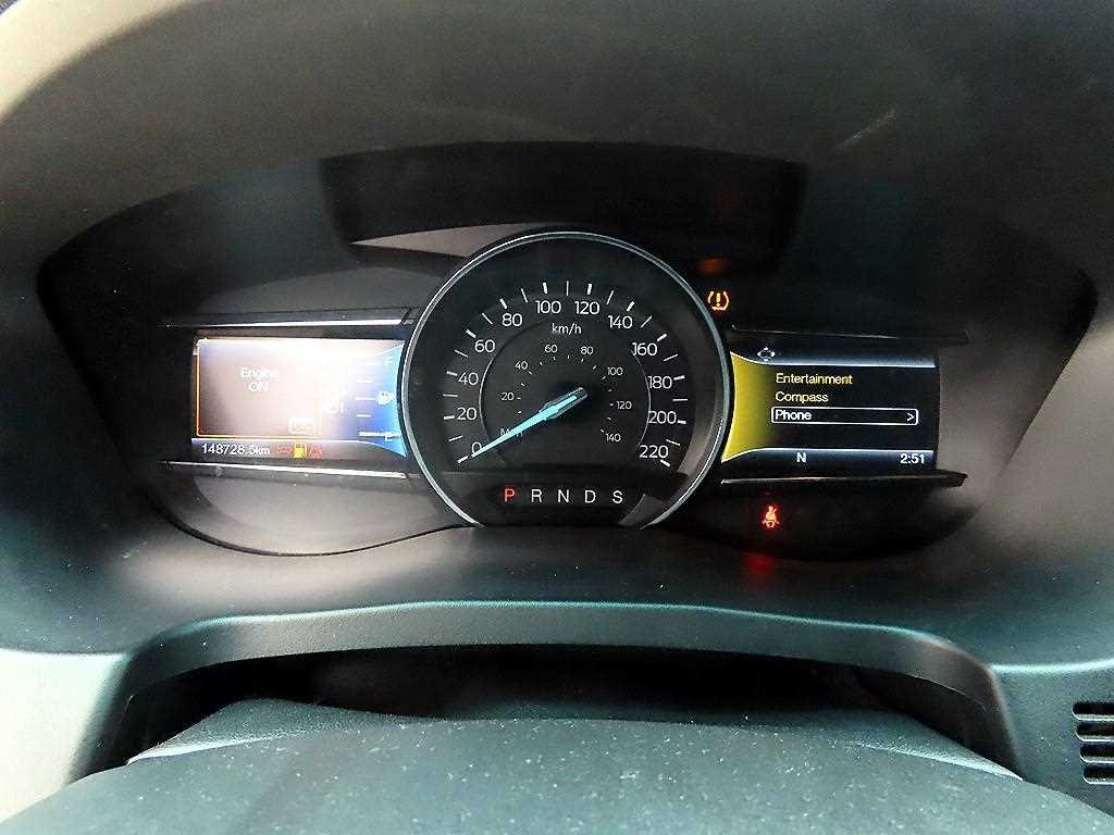 Ford Explorer — photo 09