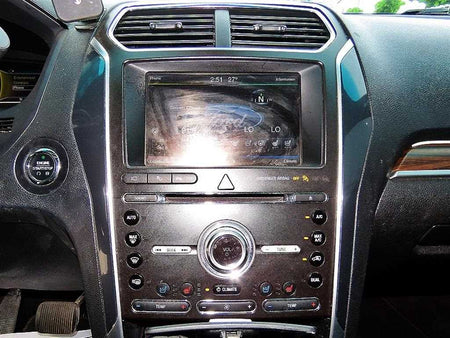 Ford Explorer — photo 11