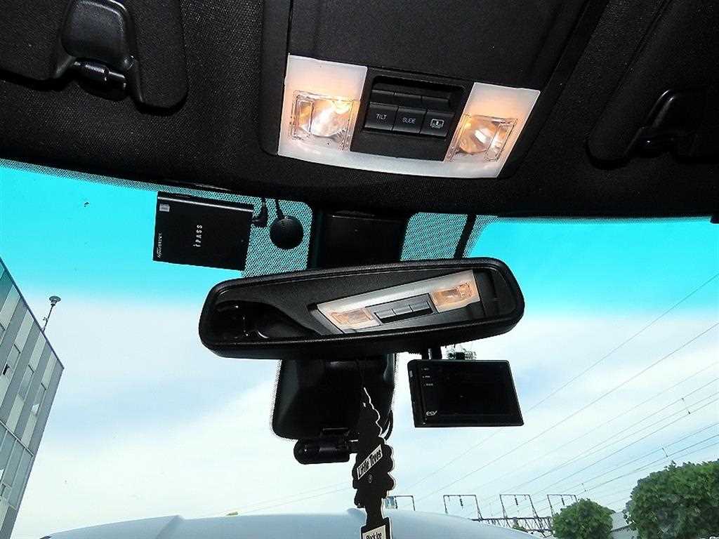 Ford Explorer — photo 12