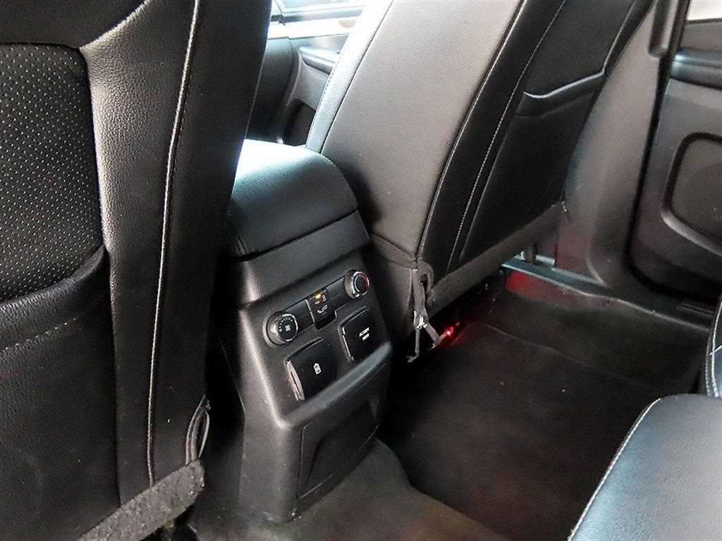 Ford Explorer — photo 15