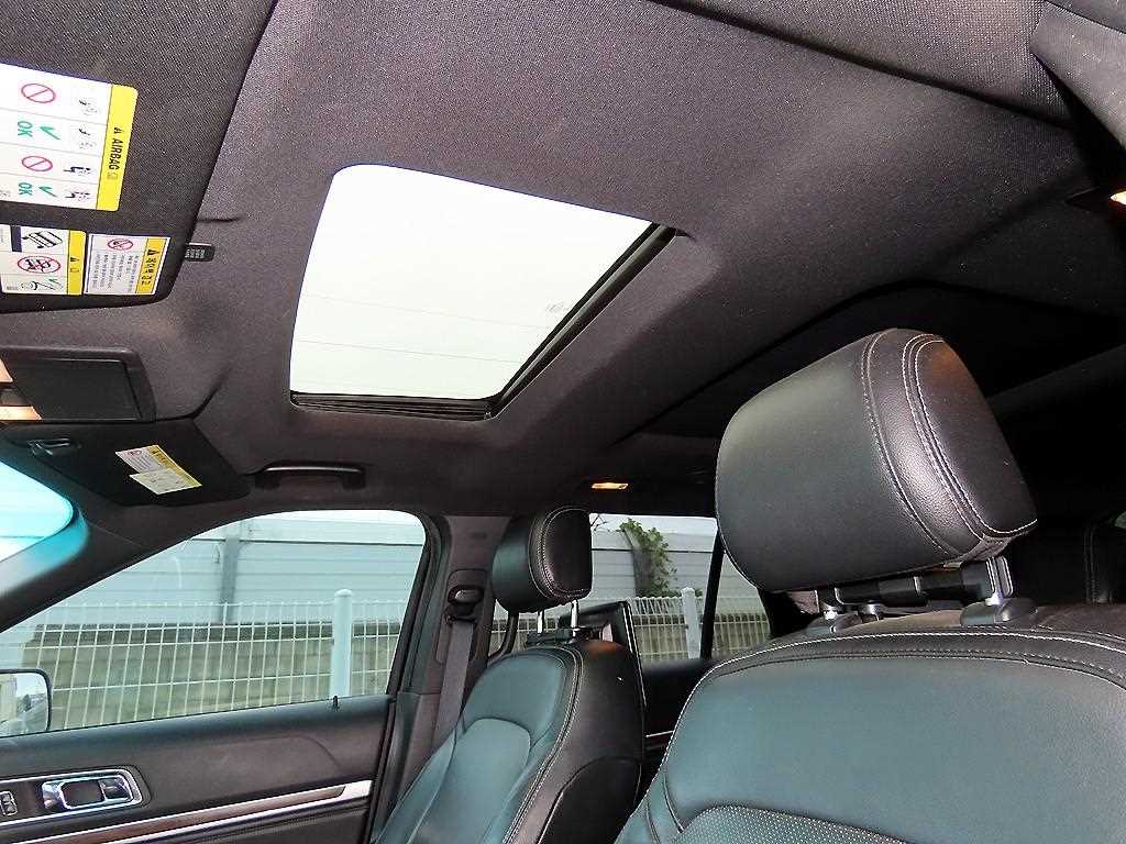 Ford Explorer — photo 16