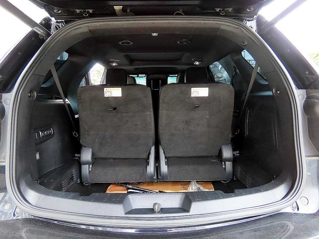 Ford Explorer — photo 17