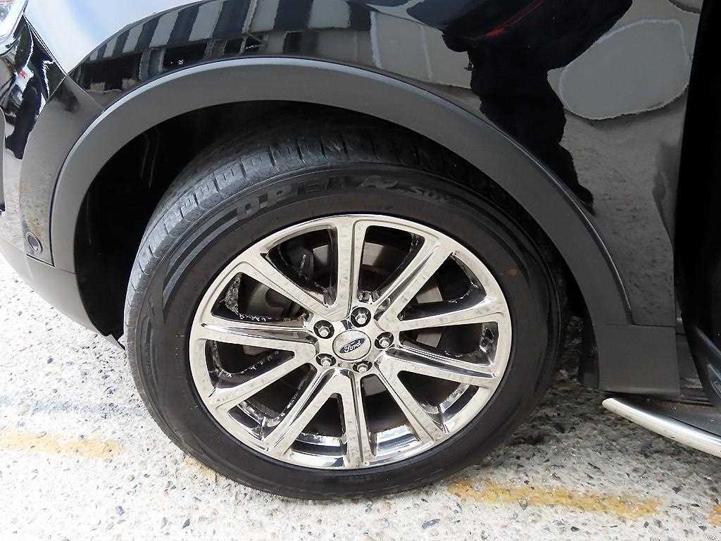 Ford Explorer — photo 20
