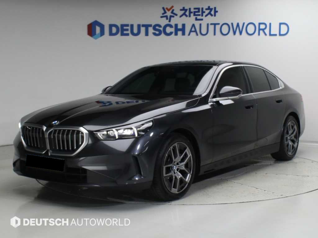 BMW 5-Series — photo 01