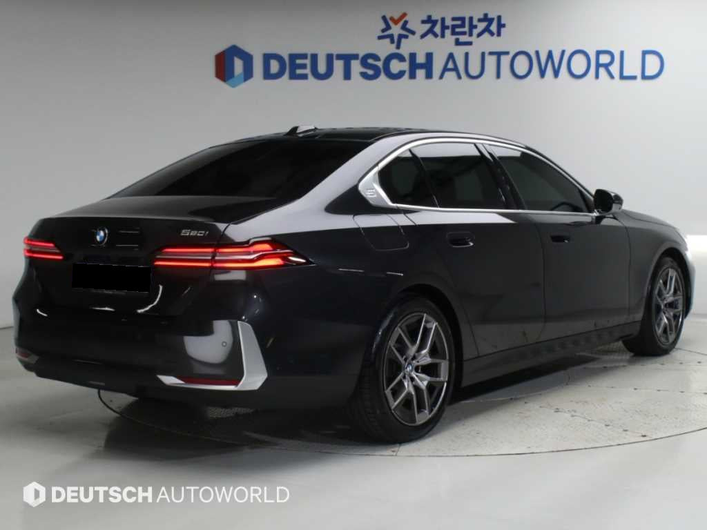 BMW 5-Series — photo 02