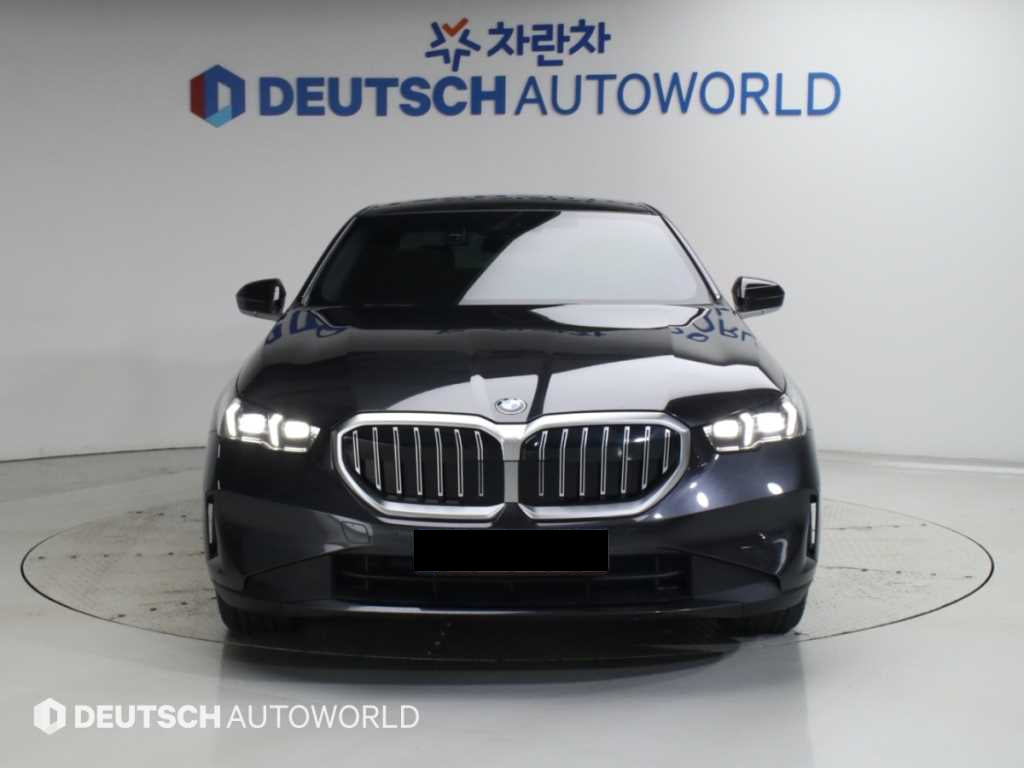 BMW 5-Series — photo 03