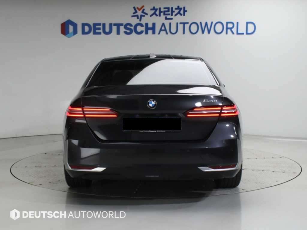BMW 5-Series — photo 04