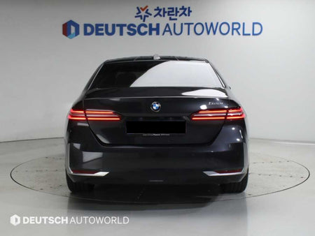 BMW 5-Series — photo 04