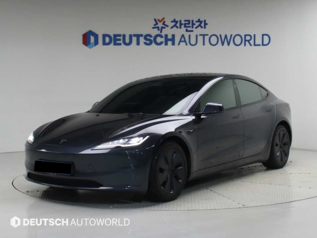 Tesla Model 3 — photo 01