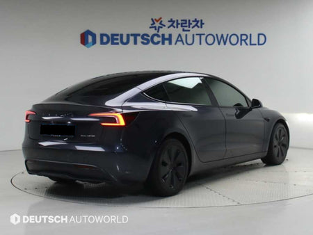 Tesla Model 3 — photo 02