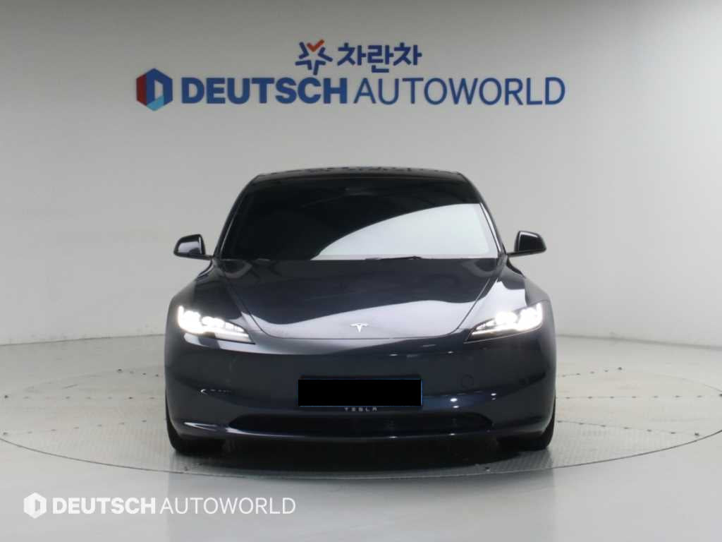 Tesla Model 3 — photo 03