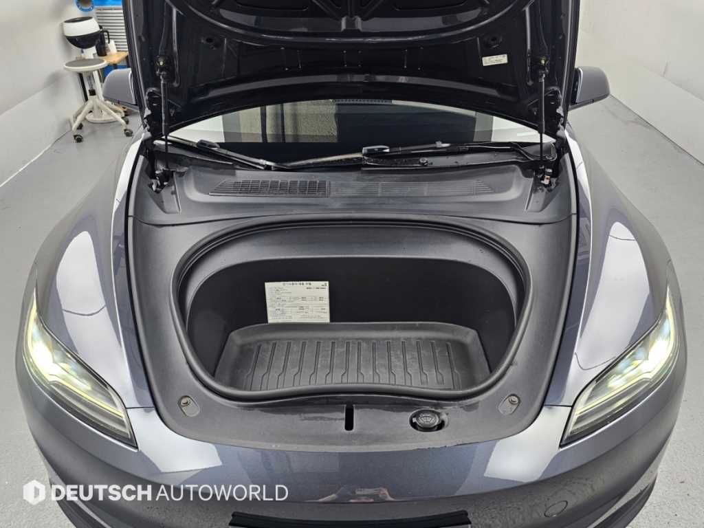 Tesla Model 3 — photo 06