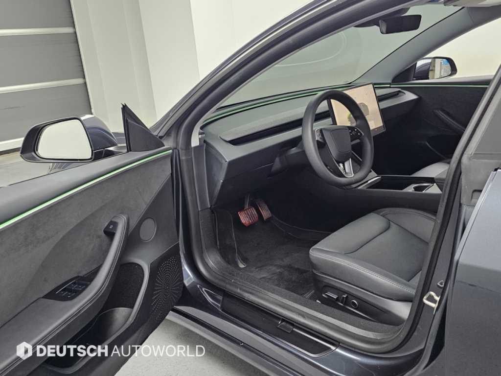 Tesla Model 3 — photo 11