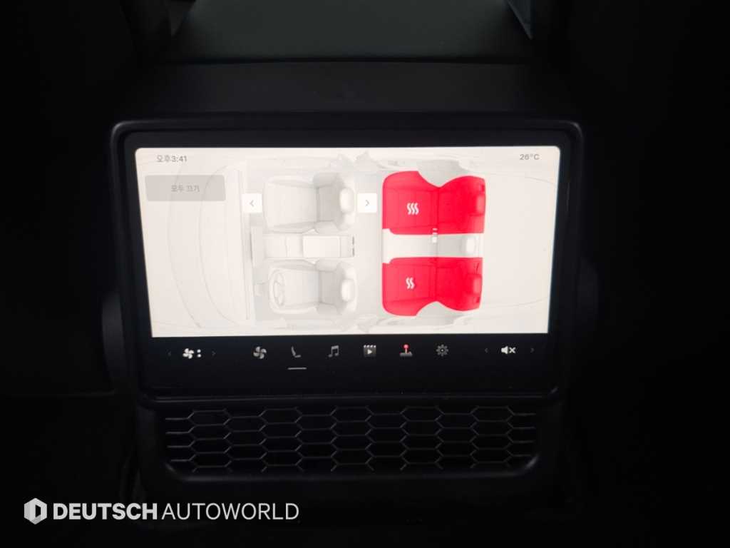 Tesla Model 3 — photo 16
