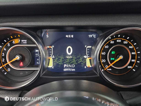 Jeep Wrangler — photo 08