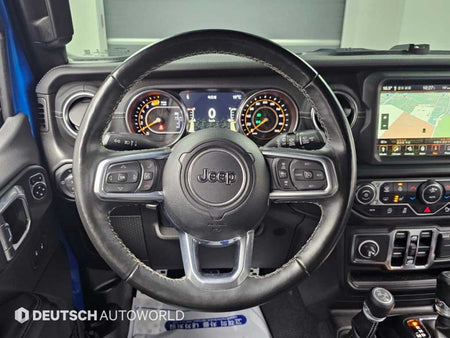 Jeep Wrangler — photo 13
