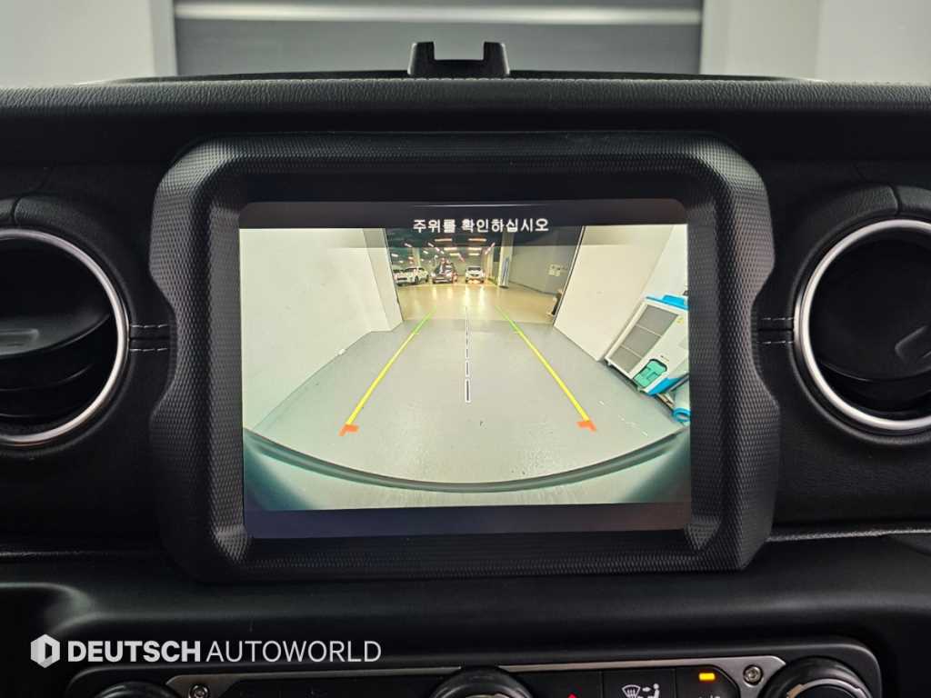 Jeep Wrangler — photo 15