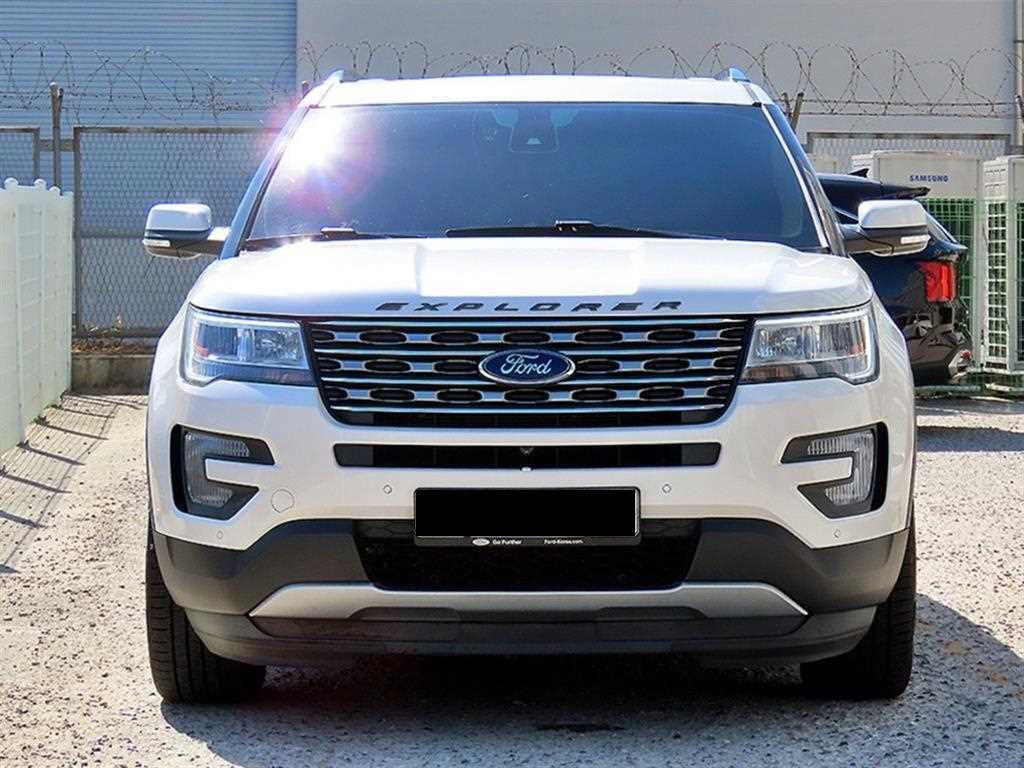 Ford Explorer — photo 01