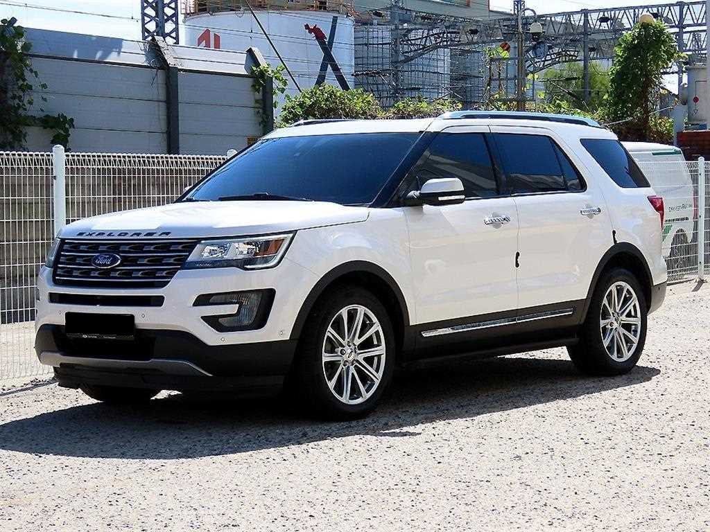 Ford Explorer — photo 02