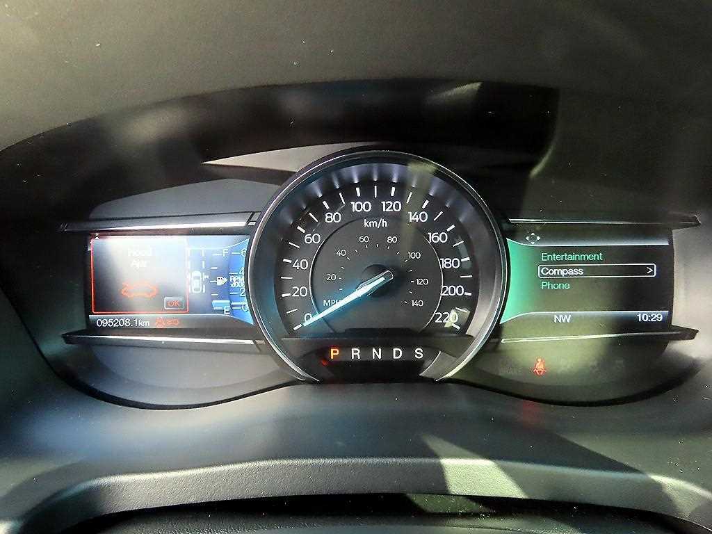 Ford Explorer — photo 09