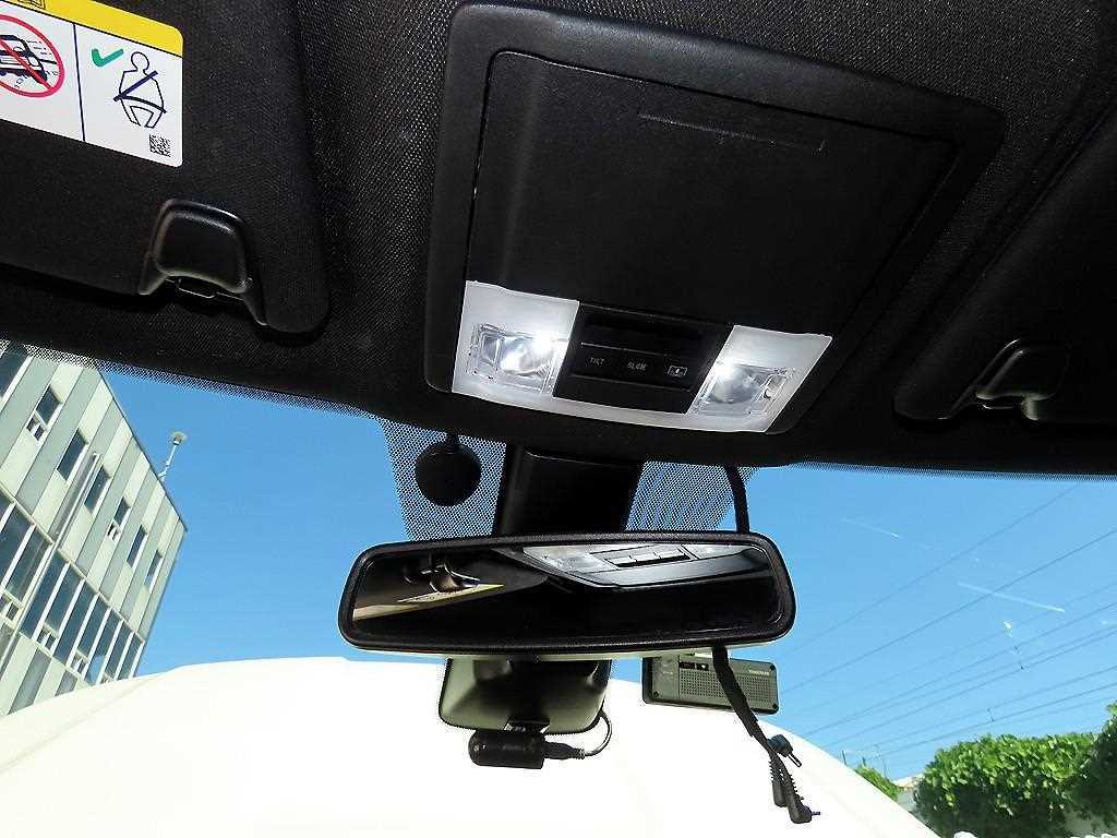 Ford Explorer — photo 13