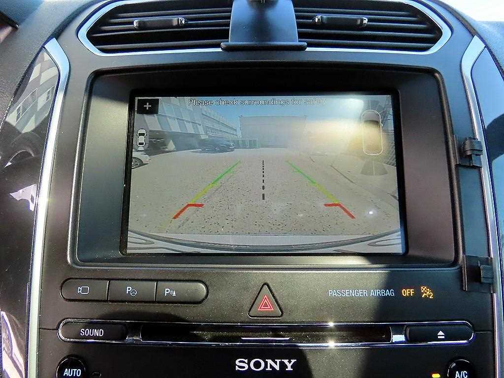 Ford Explorer — photo 14