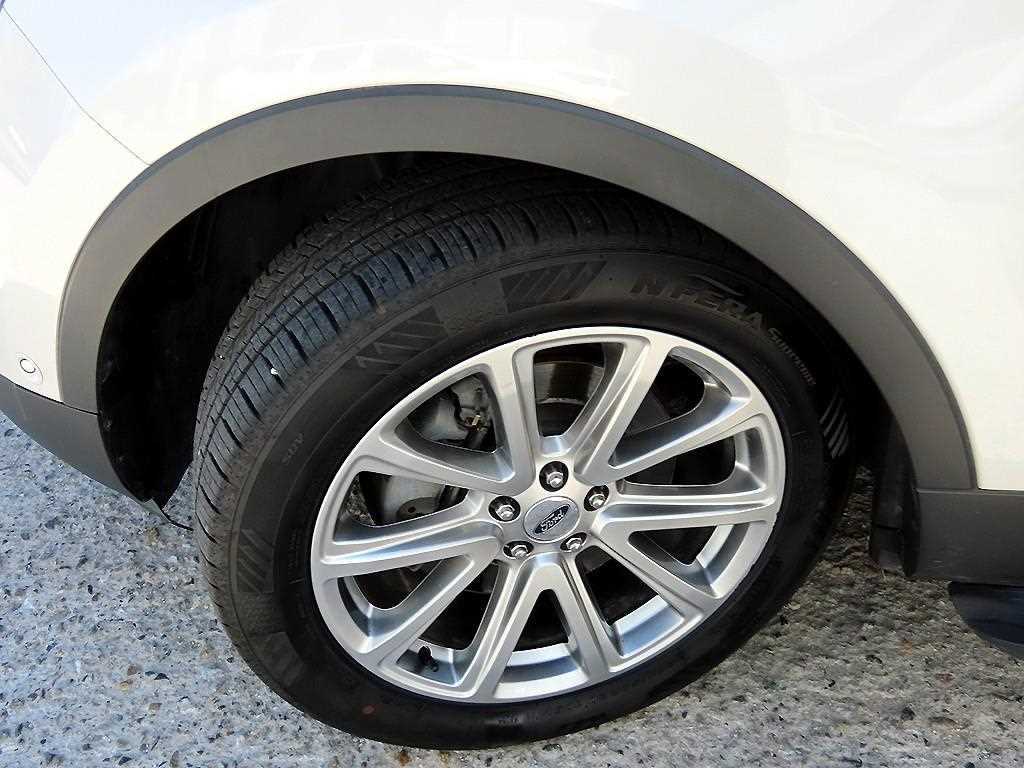 Ford Explorer — photo 20