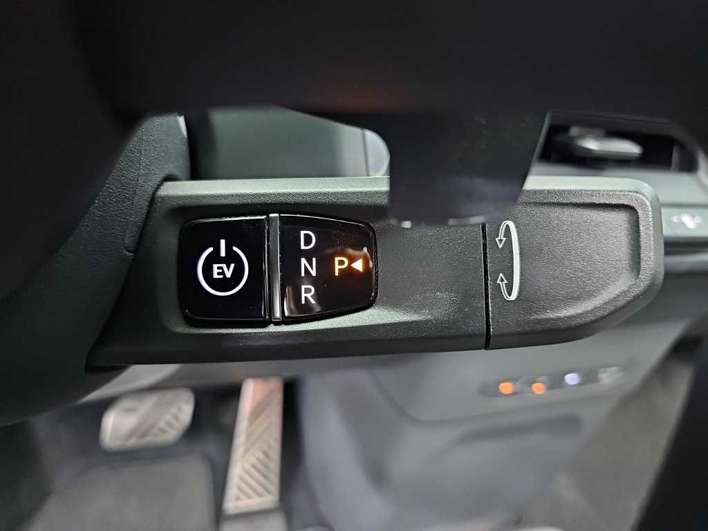 Kia EV9 — photo 08