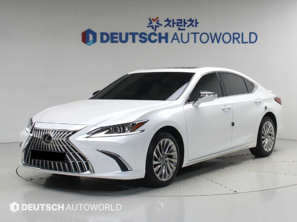 Lexus ES — photo 01