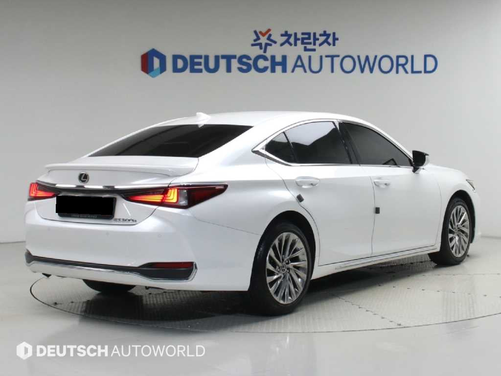 Lexus ES — photo 02