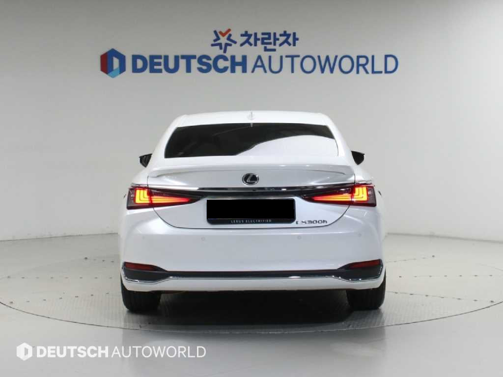 Lexus ES — photo 04