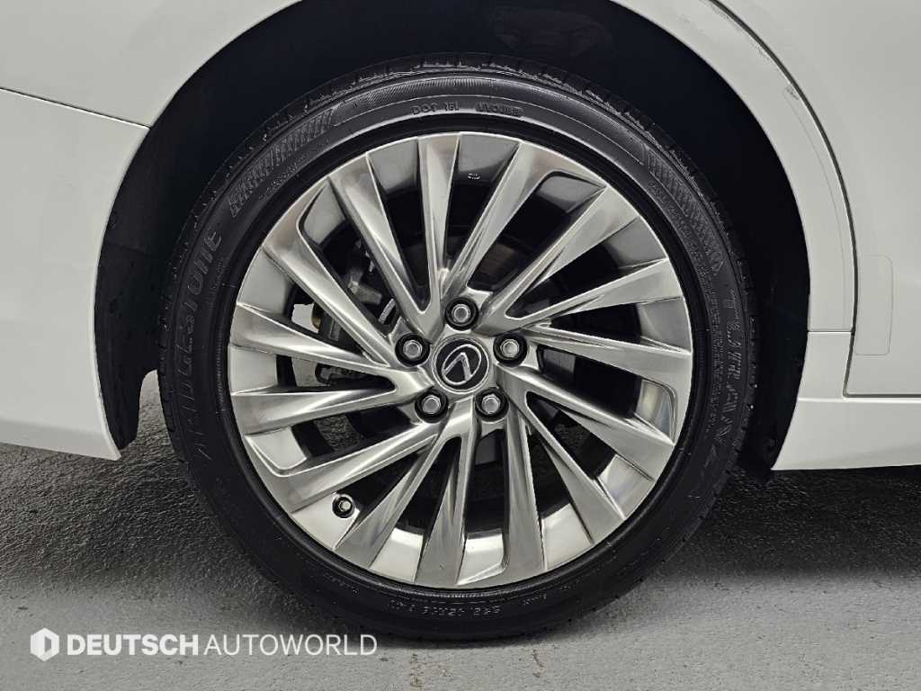 Lexus ES — photo 05