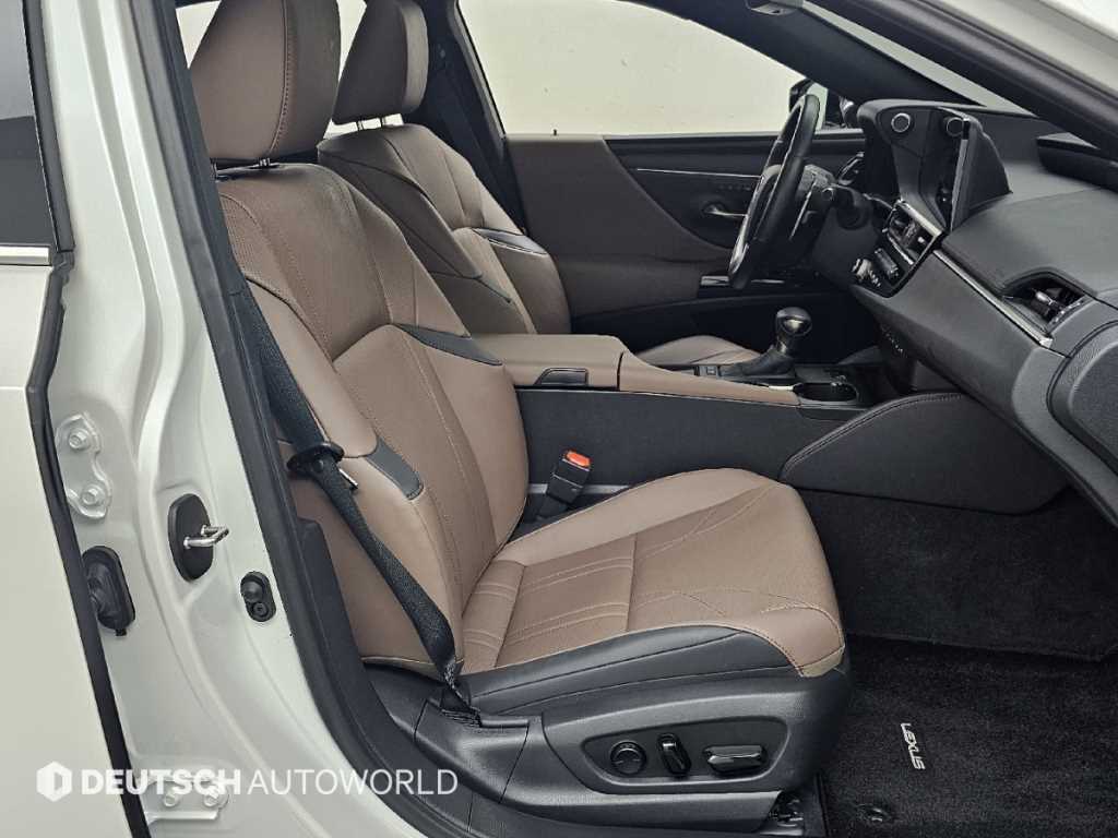 Lexus ES — photo 10