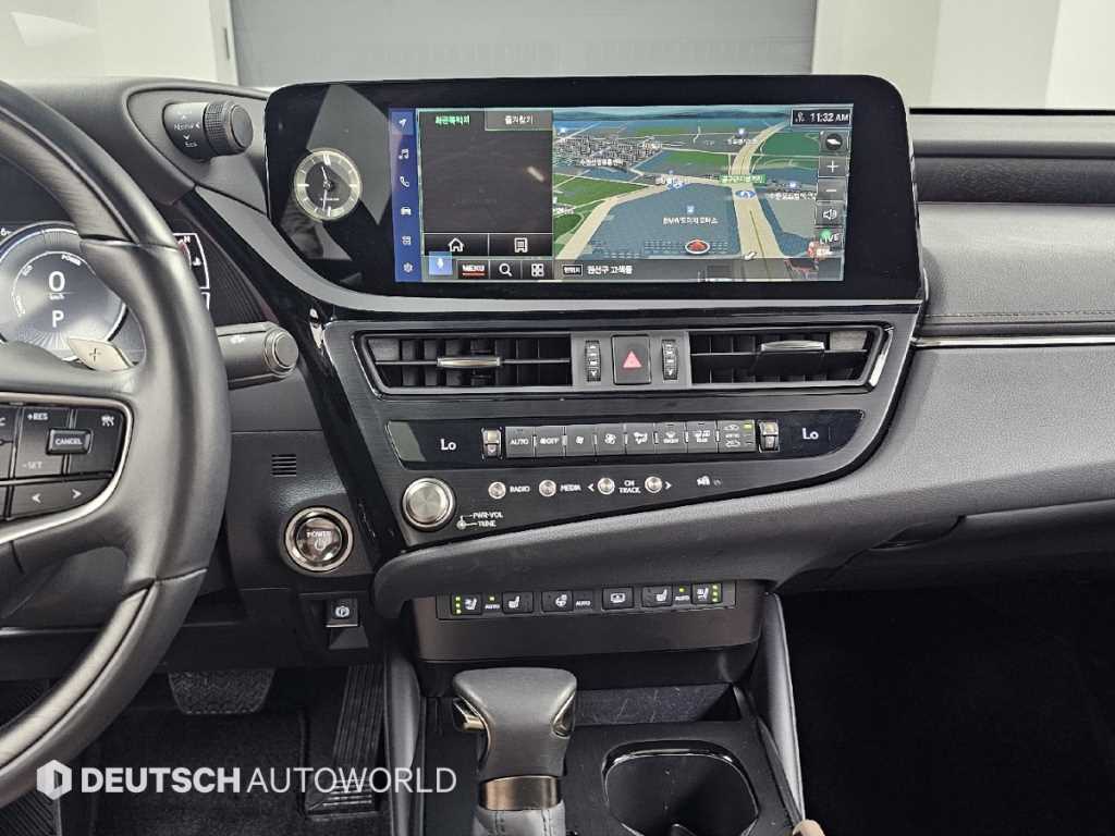 Lexus ES — photo 14