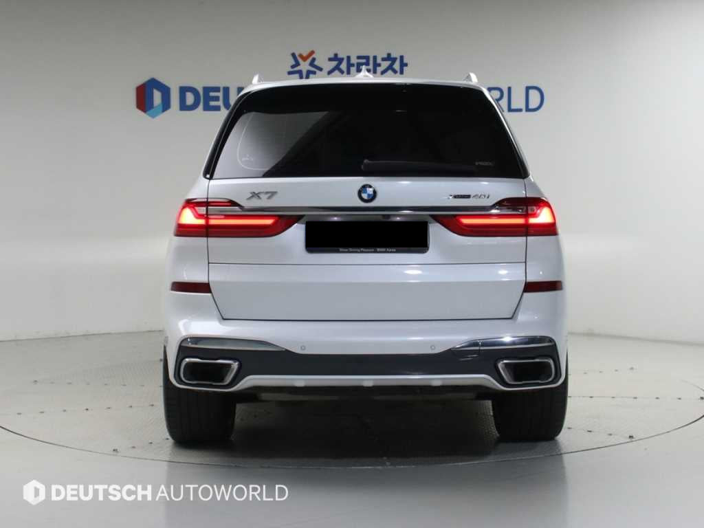 BMW X7 — photo 04
