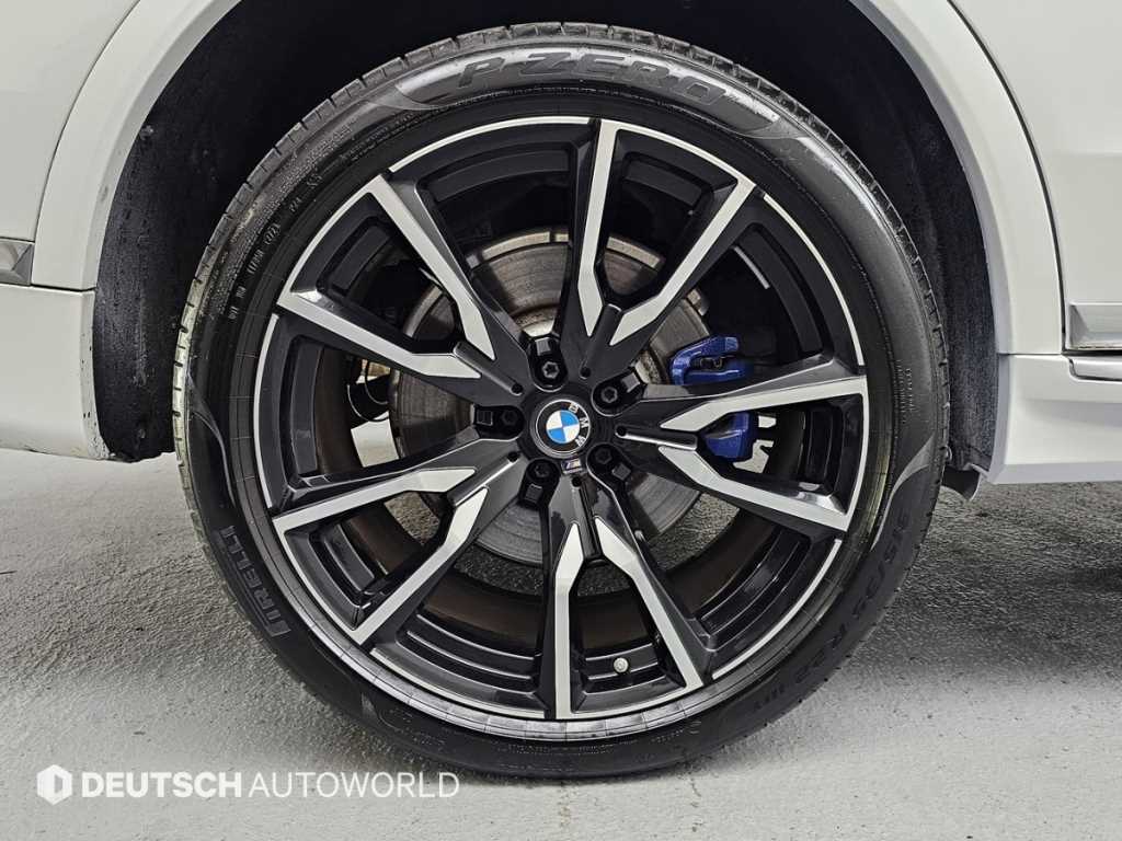 BMW X7 — photo 05