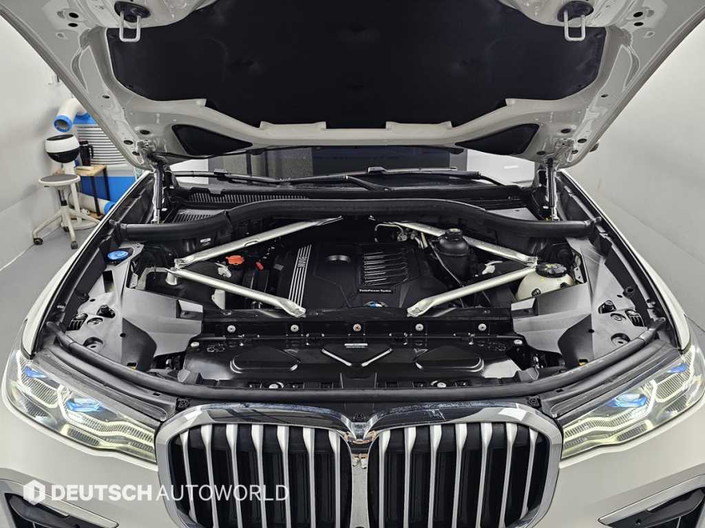 BMW X7 — photo 06