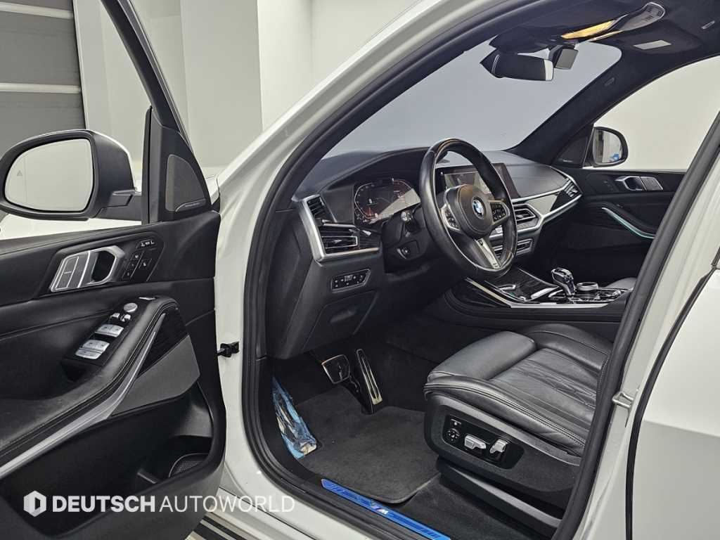BMW X7 — photo 11