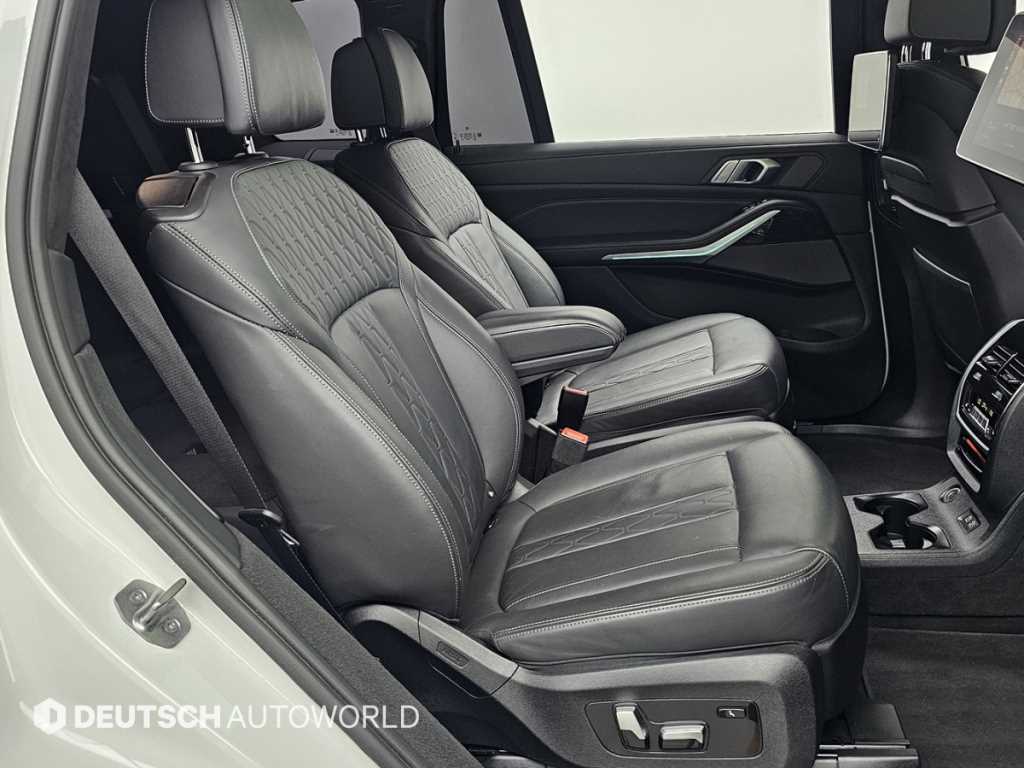 BMW X7 — photo 12