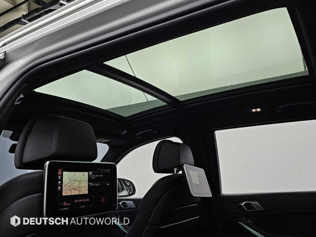 BMW X7 — photo 18