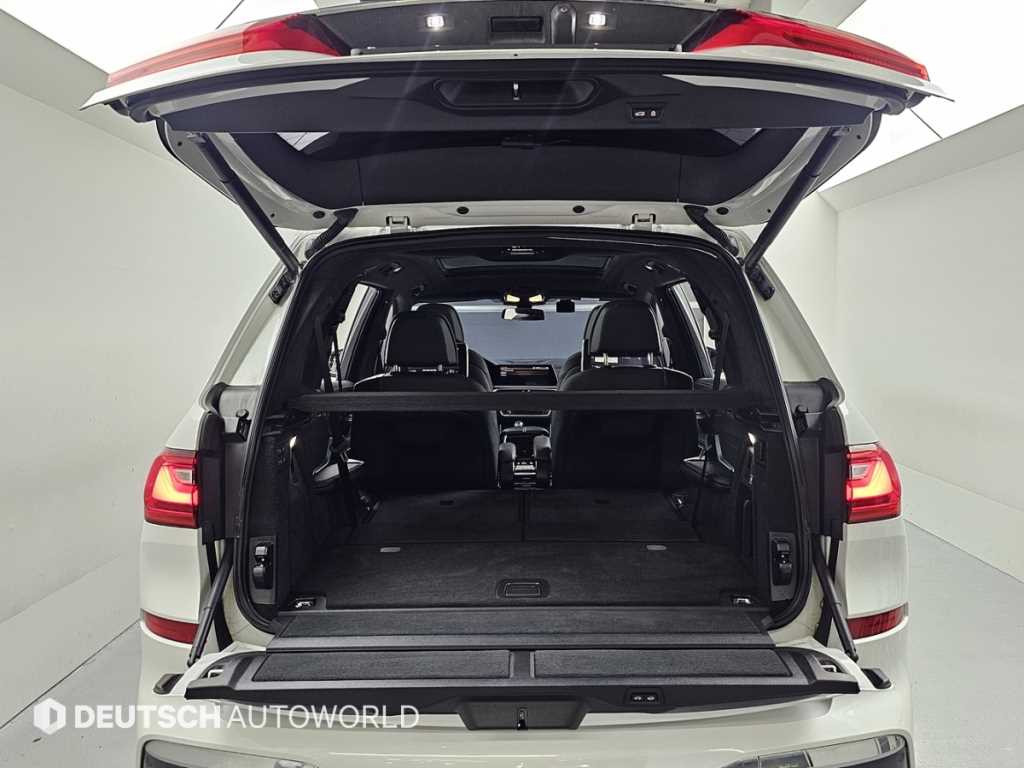 BMW X7 — photo 19