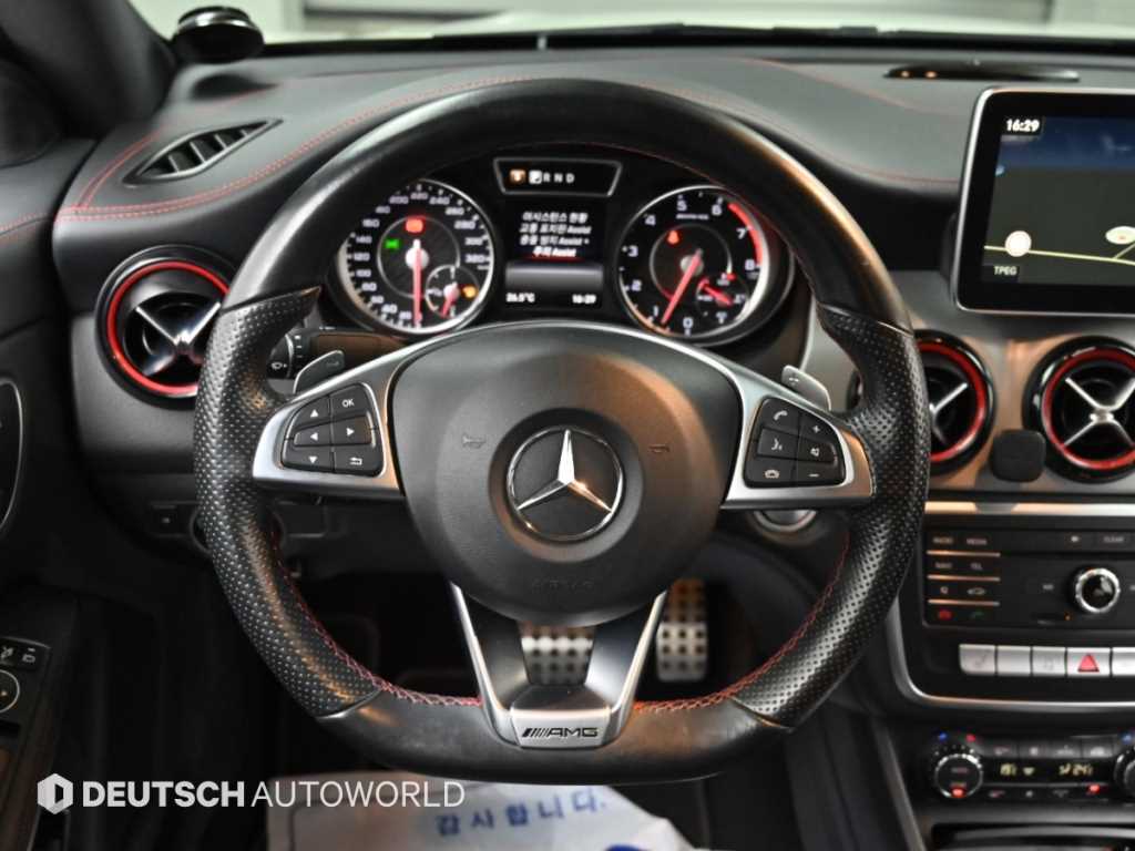 Mercedes-Benz CLA-Class — photo 13