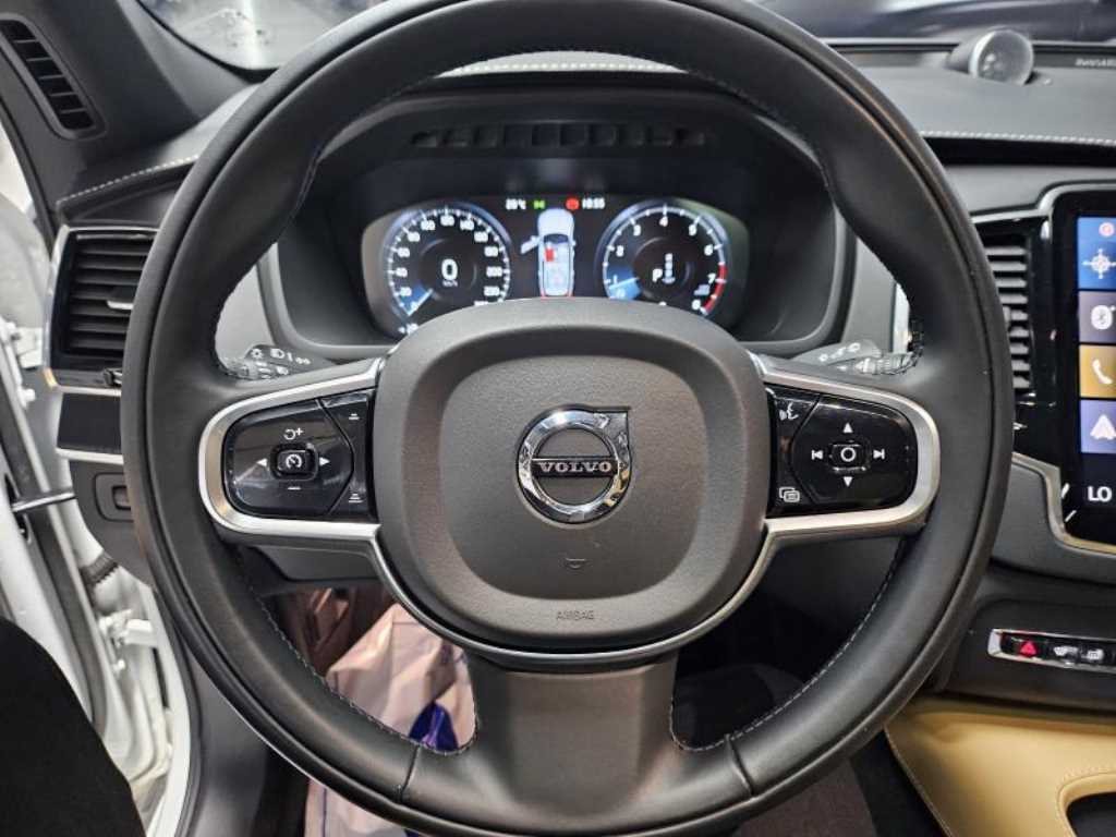 Volvo XC90 — photo 08
