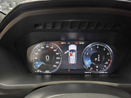 Volvo XC90 — photo 09