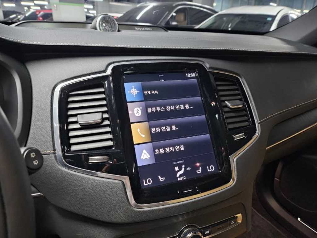Volvo XC90 — photo 10