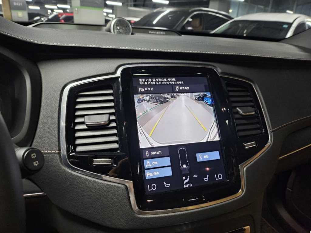 Volvo XC90 — photo 11