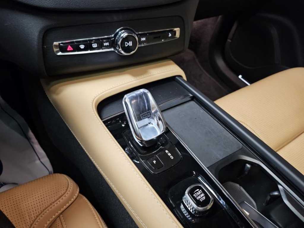Volvo XC90 — photo 12
